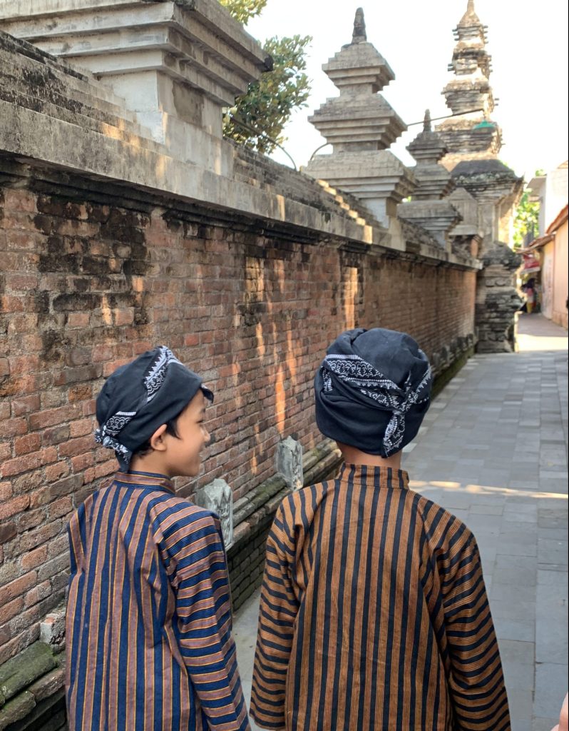 Baju adat anak jogja