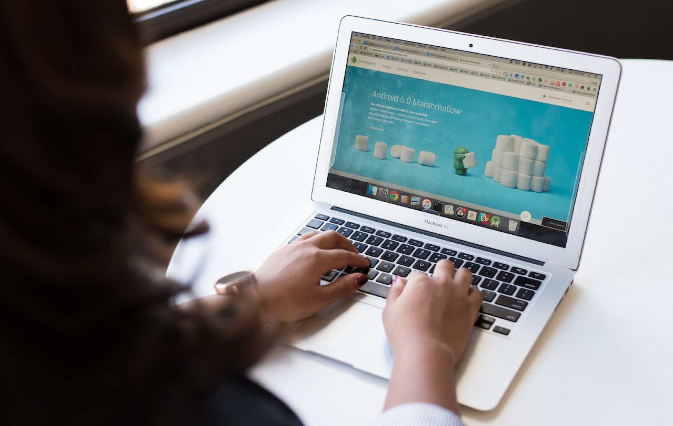 Mengoptimalkan Pengalaman Pengguna di Berbagai Perangkat