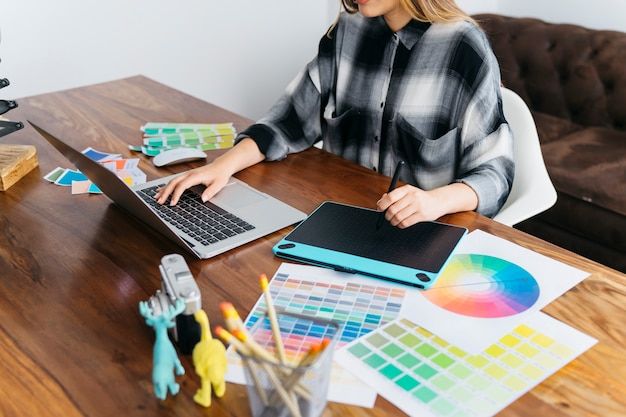 tren desain grafis video