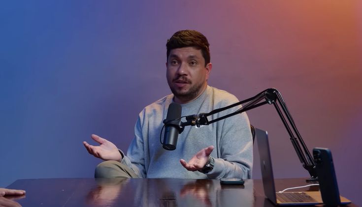 manajemen media sosial podcast