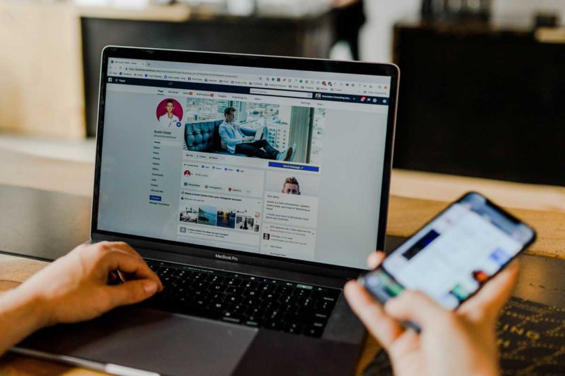 "Mendekonstruksi Mitos tentang Kebahagiaan di Era Sosial Media"