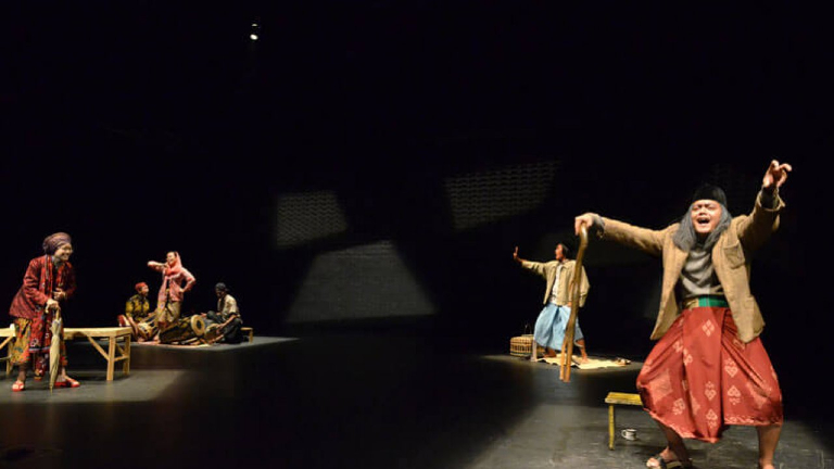 "Manfaat Production House dalam Dunia Teater"