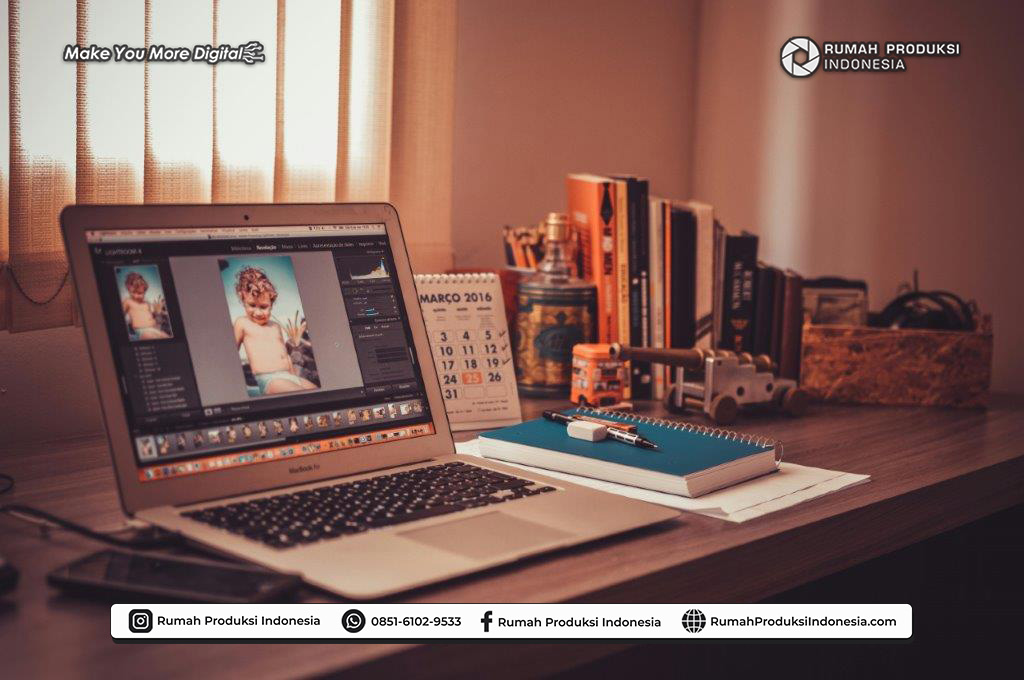 Brosur makanan menarik