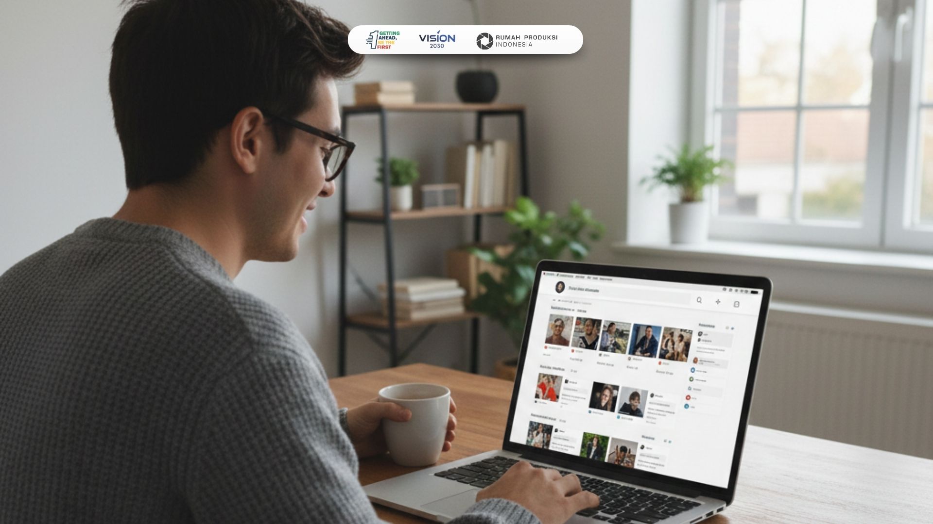 Tim kreatif sedang merancang strategi konten digital untuk meningkatkan branding bisnis melalui jasa manajemen media sosial profesional